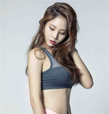 乳胶衣改造成女生小说