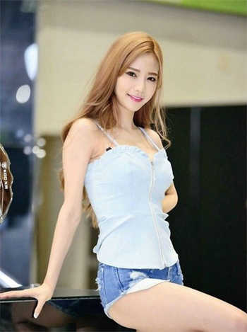 金泫雅舞台衣服掉落