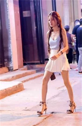 与丈夫同事的秘密蘑菇