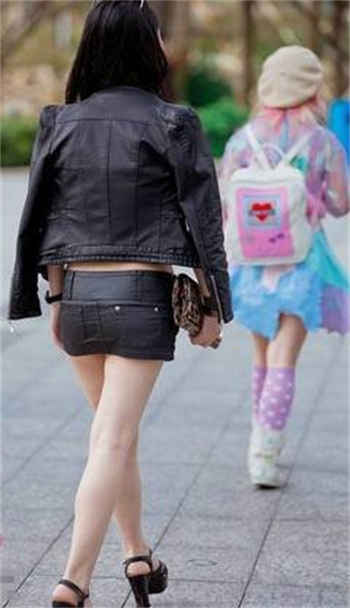 兴奋的商务女性2
