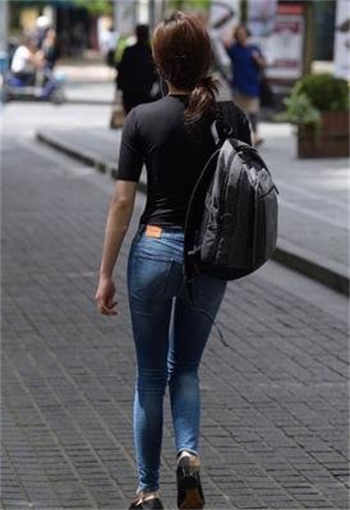 女性奴隶狗项链头像