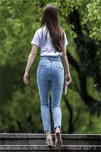 特别黄的qq情侣头像